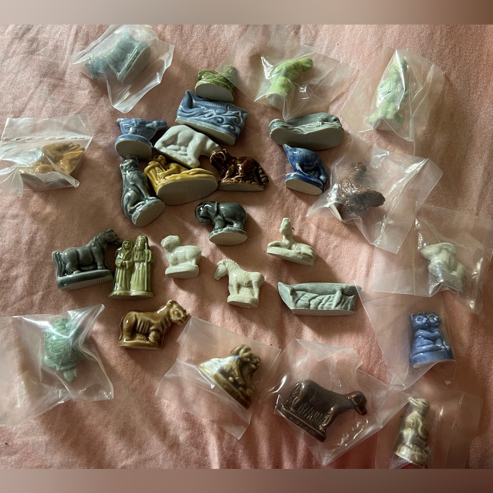 Red Rose Tea Figurines